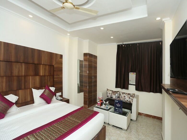 Oyo 11852 Hotel Aerostay Inn