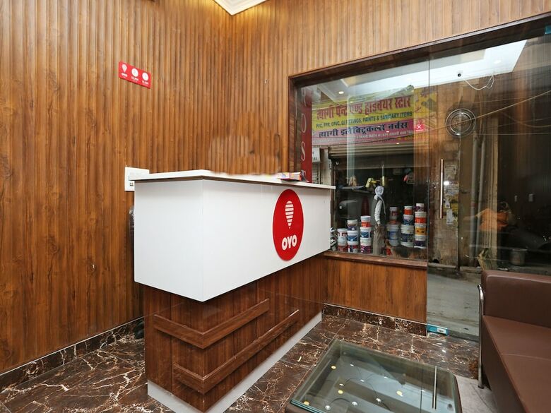 Oyo 11852 Hotel Aerostay Inn