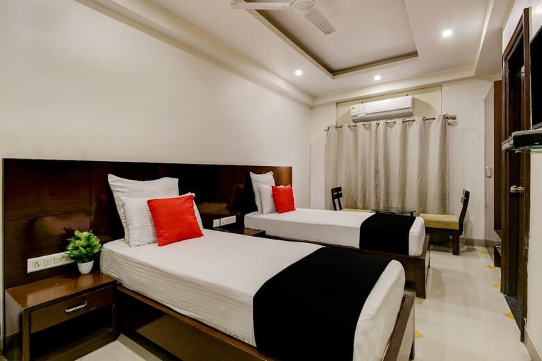 Oyo 11744 Hotel Vb Heritage Heights