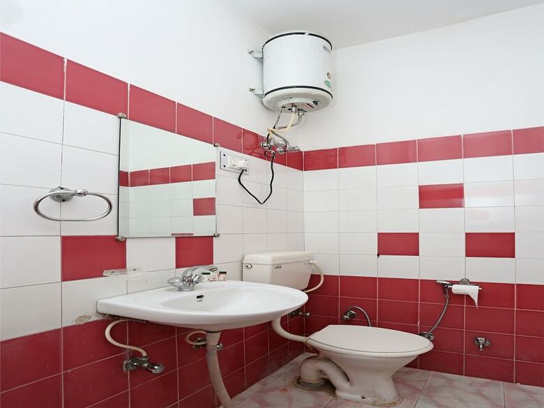 Oyo 12784 Hotel Roomers