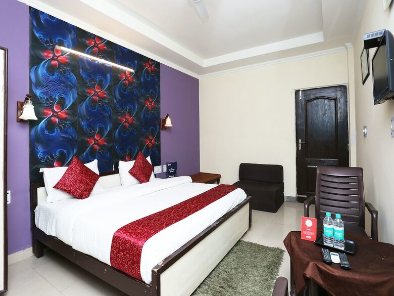 Oyo 12784 Hotel Roomers
