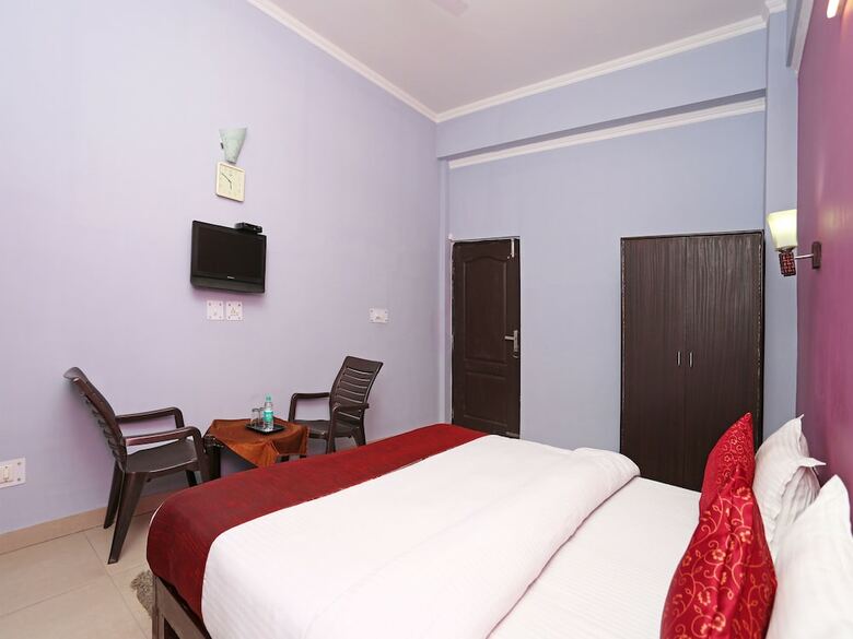 Oyo 12784 Hotel Roomers
