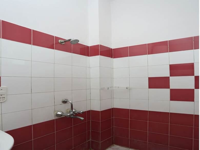 Oyo 12784 Hotel Roomers