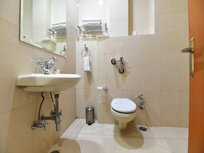 Oyo 1492 Hotel Broadway Inn