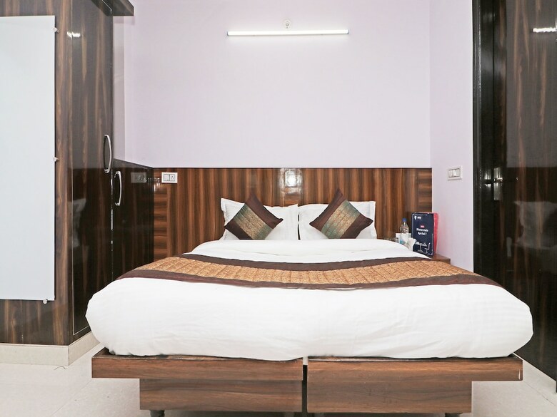 Oyo 12348 Hotel Aerosky Residency