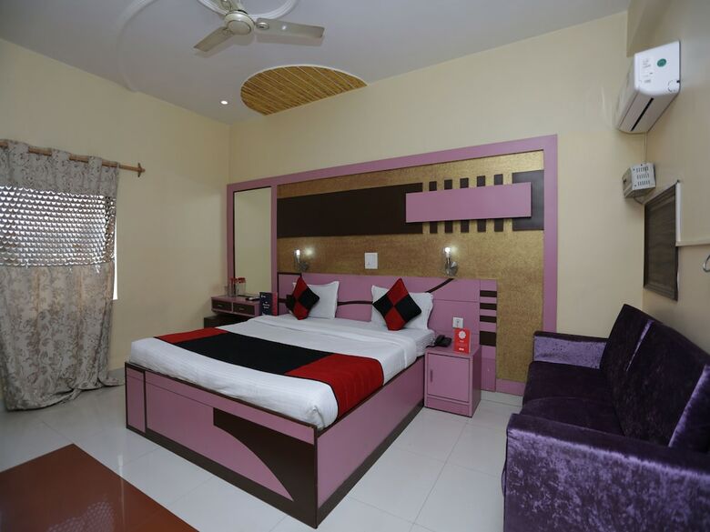Oyo 12221 Hotel M House
