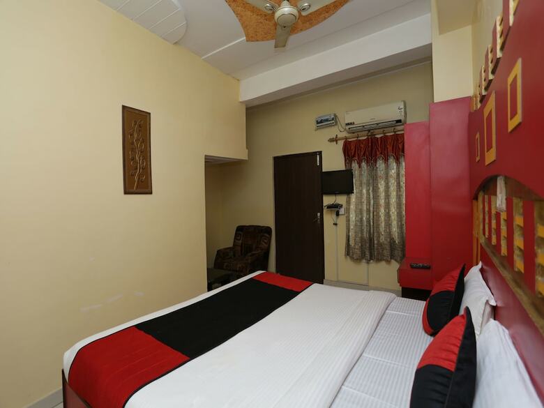 Oyo 12221 Hotel M House