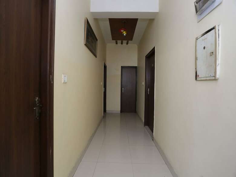 Oyo 12221 Hotel M House