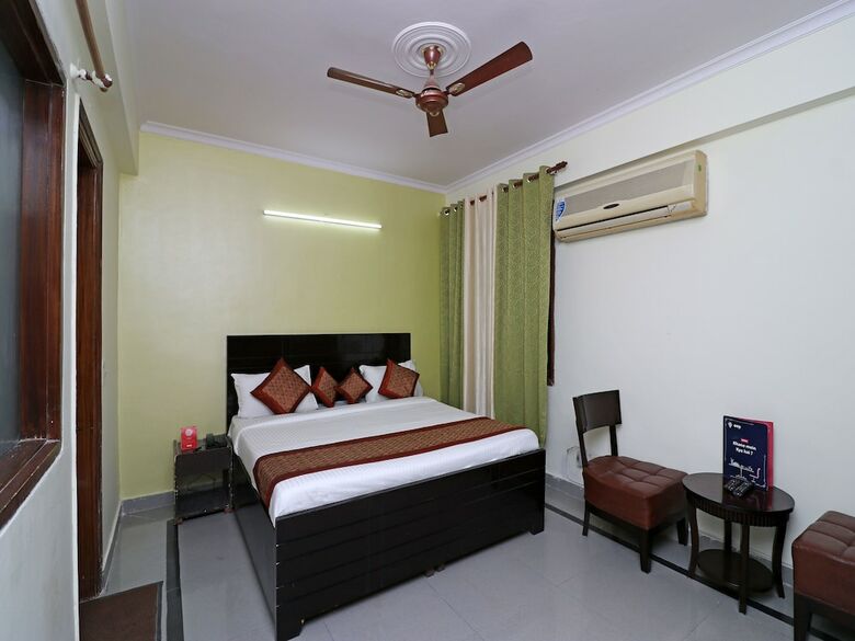 Hotel Oyo 12722 B K House