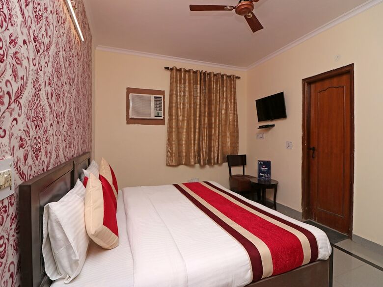 Hotel Oyo 12722 B K House