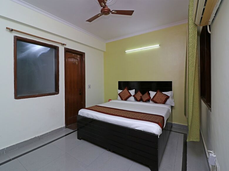 Hotel Oyo 12722 B K House