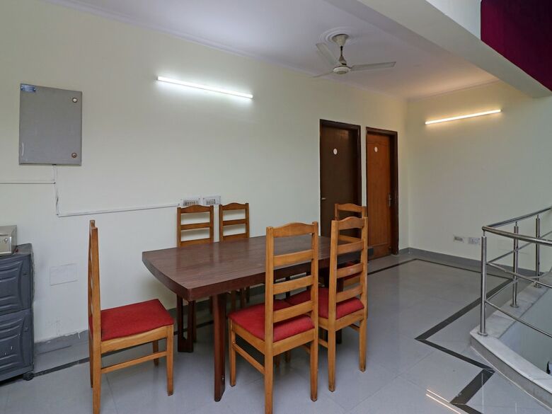 Hotel Oyo 12722 B K House