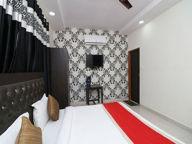 Hotel Oyo 11717 Gold Star Suits