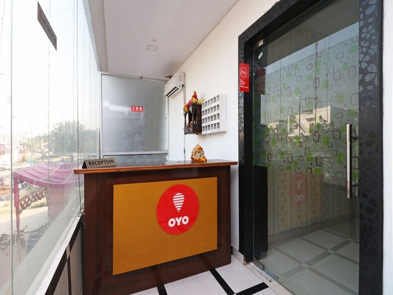 Hotel Oyo 11717 Gold Star Suits