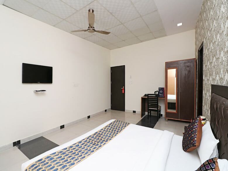 Hotel Oyo 11717 Gold Star Suits