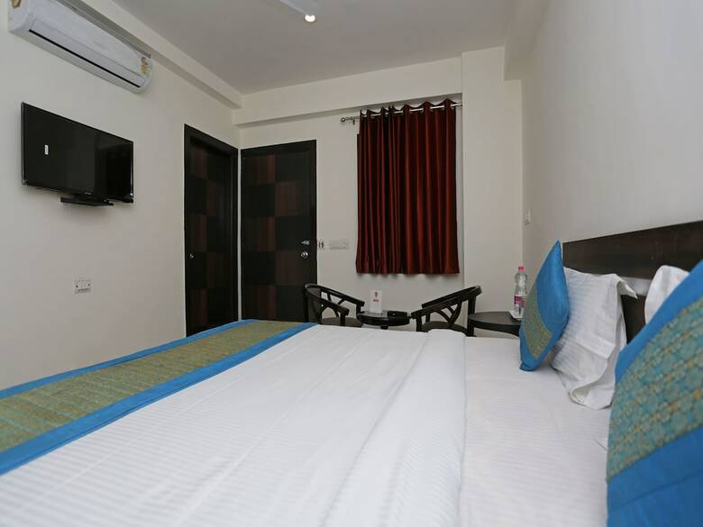 Oyo 12171 Hotel Sky View