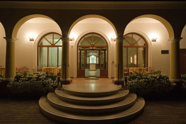 Ger�by K�ria Hotel �s Lovasudvar