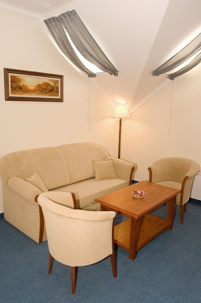 Ger�by K�ria Hotel �s Lovasudvar