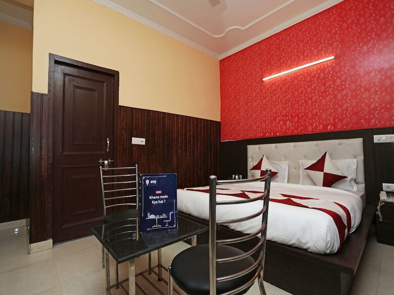 Hotel Oyo 11556 Om Guest House Residency