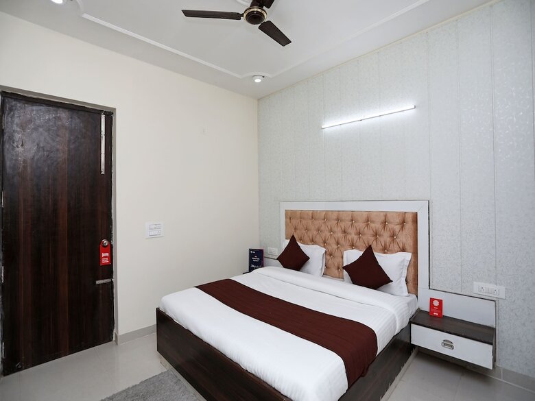 Hotel Oyo 13555 Niketan Medanta