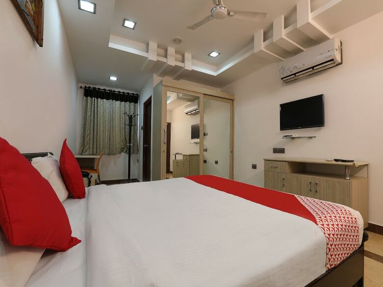 Oyo 986 Hotel Akhand Homes