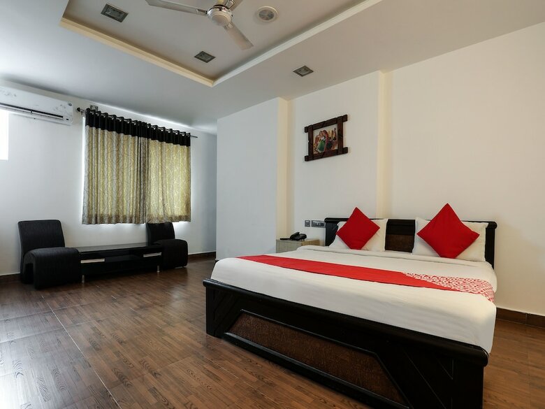 Oyo 986 Hotel Akhand Homes