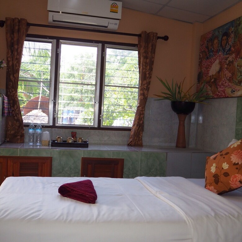 Hotel Bansuan Thanormpat Resort