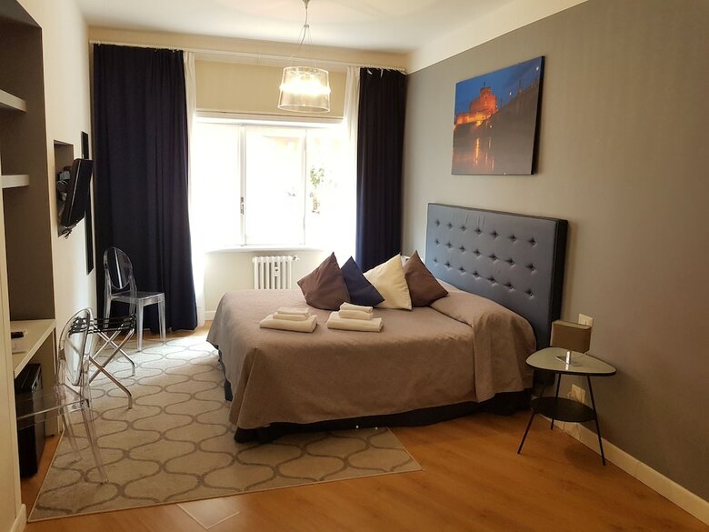 Hotel Vatican May's House