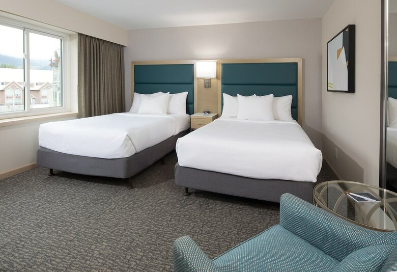 Hotel Crystal Lodge & Suites