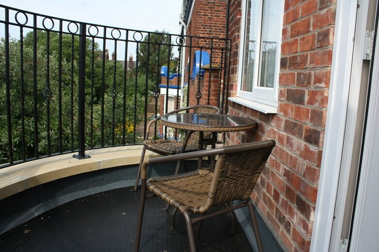 Hotel Barons Court