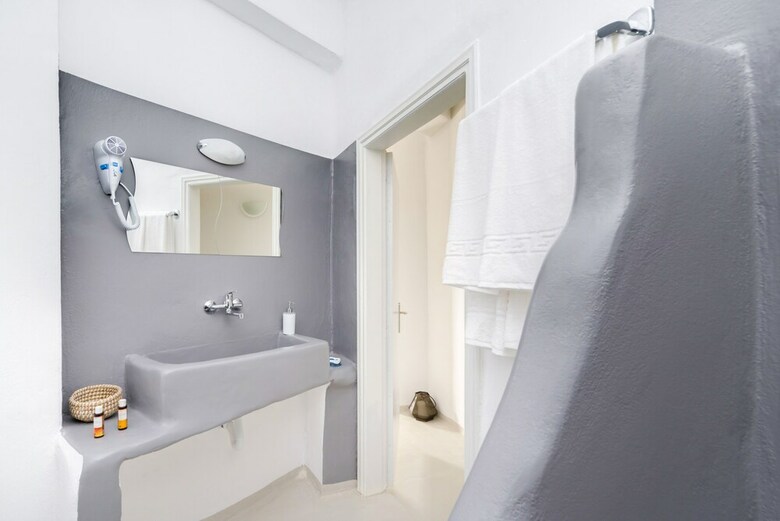 Anthelea Santorini Hotel