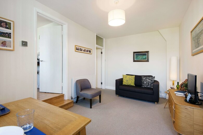 Bright Queen Alexandra Apartment - Mpn