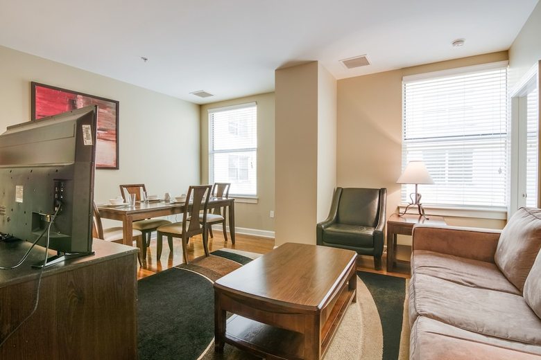 Apartamentos Bluebird Suites Near Autozone Park