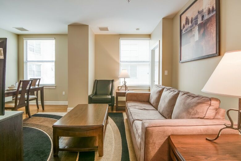 Apartamentos Bluebird Suites Near Autozone Park