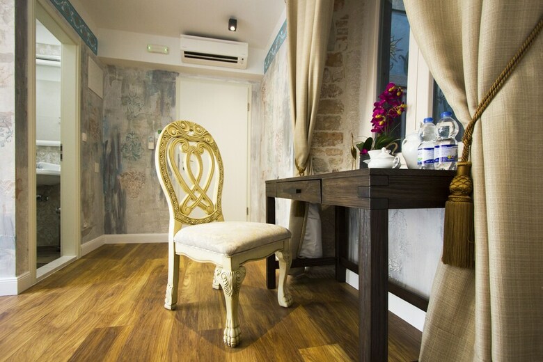 Hotel Plaza Marchi Old Town