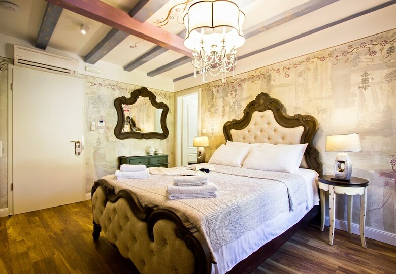 Hotel Plaza Marchi Old Town