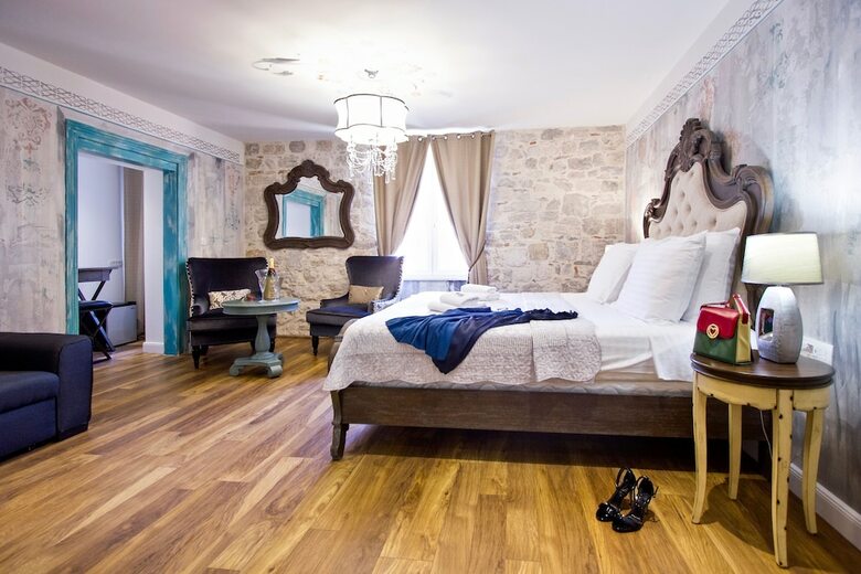 Hotel Plaza Marchi Old Town