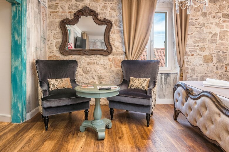 Hotel Plaza Marchi Old Town