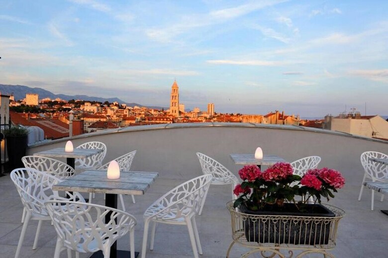Hotel Plaza Marchi Old Town
