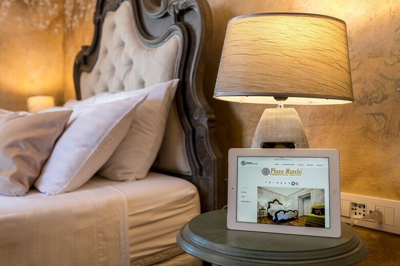 Hotel Plaza Marchi Old Town