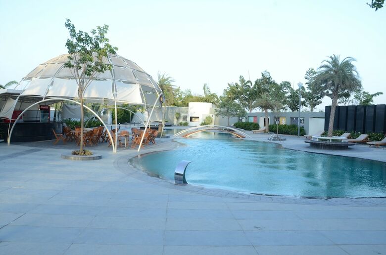 Hotel The Emerald Club
