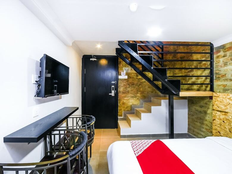 Hotel Oyo 1023 La Mirina Boutique Inn