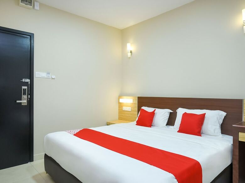 Hotel Oyo 1023 La Mirina Boutique Inn