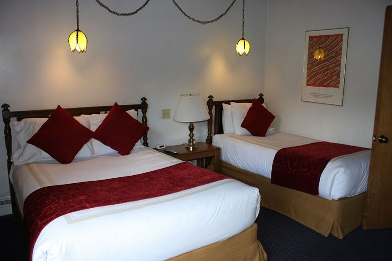 Hotel St. Moritz Lodge & Condominiums