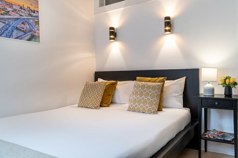 Home @ Porto Cl�rigos Apartment