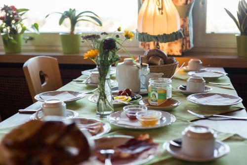 Hostal Gasthaus Sonne Neuh�usle
