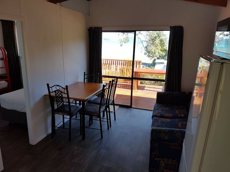 Cabana Oamaru Bay Tourist Park