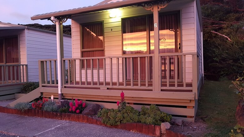 Cabana Oamaru Bay Tourist Park