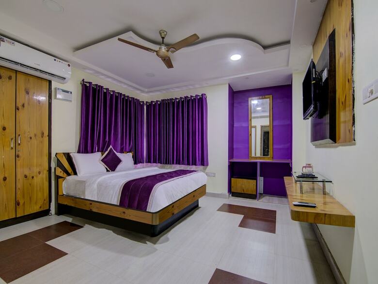 Hotel Oyo 12812 Four Seasons Villa
