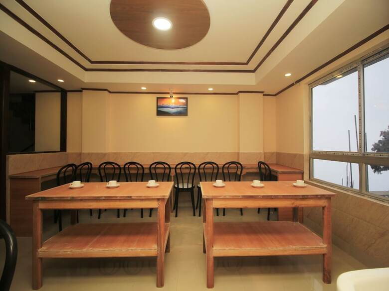 Hotel Oyo 12370 Royal Sarava